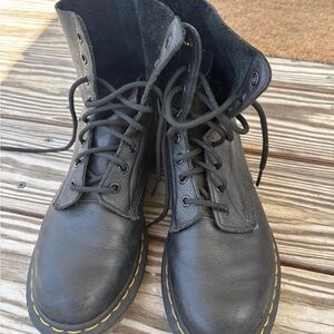 Dr Martens Pascal Virginia Leather Black boots women’s size 9